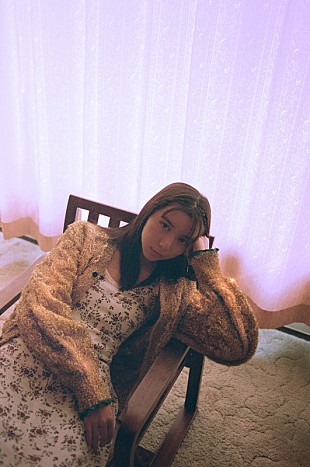 「adieu（上白石萌歌）、柴田聡子が手がけた新曲「灯台より」リリックビデオを公開」