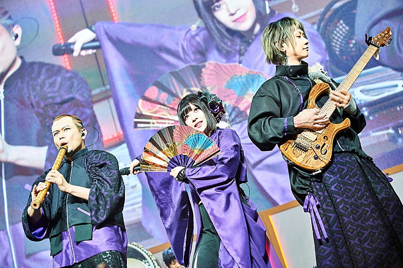＜ライブレポート＞和楽器バンド 新旧ナンバーで日本武道館を紫色に染めた【大新年会2022】