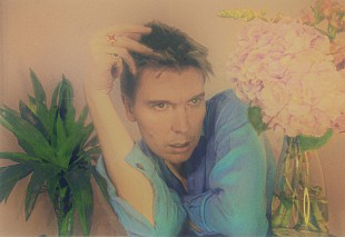 「アレックス・キャメロン、セルフ・プロデュースとなる4thアルバム『オキシー・ミュージック』完成」