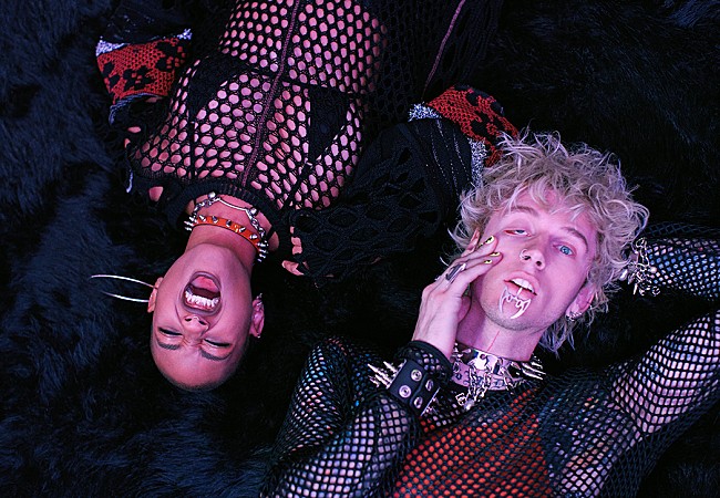 「マシン・ガン・ケリー＆ウィロー、「エモ・ガール」MVで子供たちがエモ・ロッカーに変身」1枚目/4