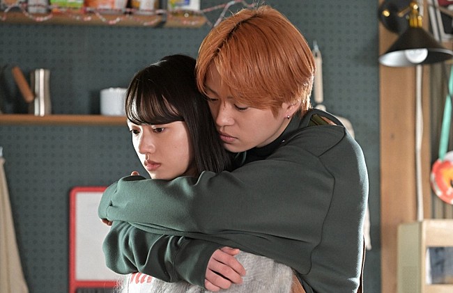 「「ファイトソング」“芦田”間宮祥太朗の「デレデレの笑顔がかわいい」　“慎吾”菊池風磨に「私もバックハグされたい」」1枚目/1