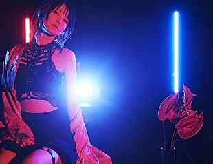 「LiSA、2021年開催のアコースティックライブ映像作品リリース決定」