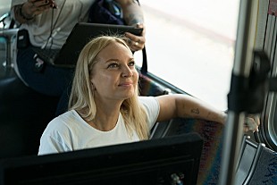 「「脱アル中集会での出会いが誕生のきっかけ」シーア初監督映画インタビュー到着」