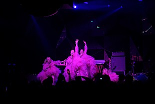 「CHAI、北米ツアー開幕　超満員のニューヨーク公演レポが到着」