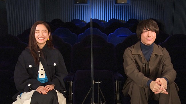 SHE`S「SHE’S 井上×堀田真由、青春あふれる映画『ブルーサーマル』や楽曲制作・再会を振り返る」1枚目/1