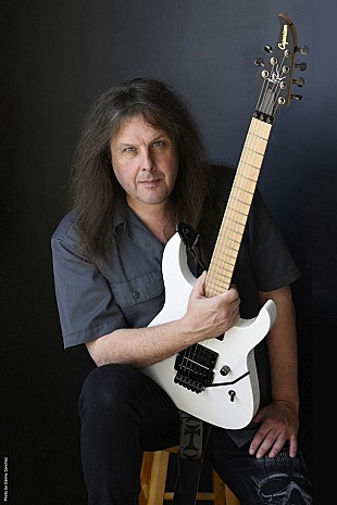 「プログレ・メタル界注目 マイケル・ロメオが新ALを日本先行発売＆『ゴジラ』カバーをボートラ収録」