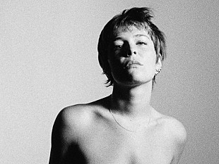 「マギー・ロジャース、新曲「That's Where I Am」MVでNYを謳歌」