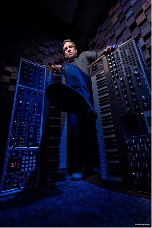 「シェンカー/ルカサー/ザック・ワイルド/ヌーノetc…名ギタリスト集結のデレク・シェリニアン新ソロ作、日本先行発売決定」