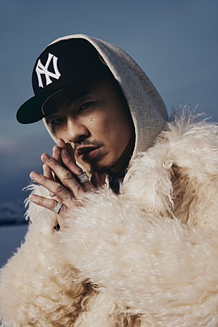 「AK-69、壁を突き破る新曲「Break through the wall」MV公開」