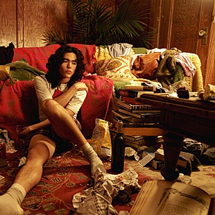 「コナン・グレイ、新曲「メモリーズ」をサプライズ・リリース」