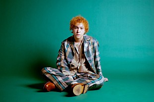 「Sean Oshima、初の自主企画ライブから新曲「悲しみばかりで時代は進むから… -Open Up The Door-」の映像を公開」