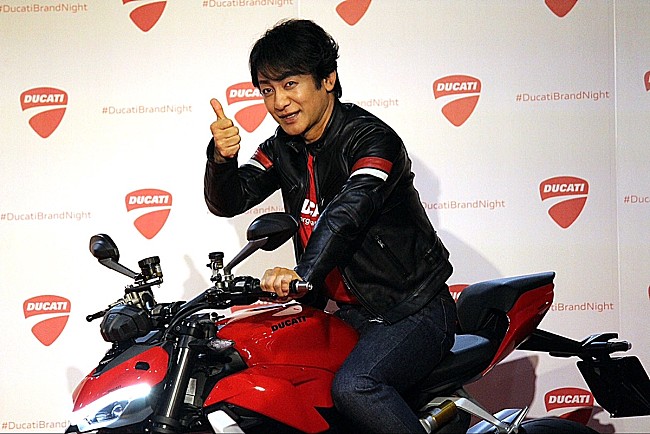 「片岡愛之助「バイクの後ろに乗せるなら妻です」　「妻にはレ－シングス－ツを着てポ－ズを取りたい願望がある」」1枚目/1