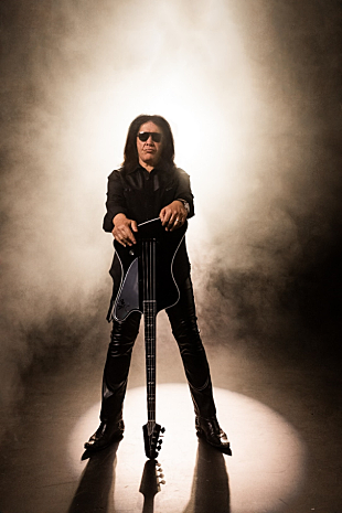 「ジーン・シモンズ、初シグネチャー・モデルをギブソンからリリース」