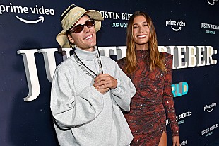 「ジャスティン・ビーバー、妻ヘイリーとの関係が曲作りにいい影響を及ぼしていると語る」