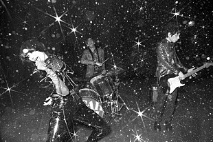 「ヤー・ヤー・ヤーズ、＜シークレットリー・カナディアン＞と契約＆ツアー発表」