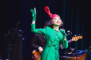 「＜ライブレポート＞デビュー40周年の野宮真貴が魅せる “オルタナティブ・ポップスの女王”としての姿」