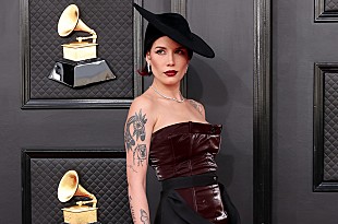 「ホールジー、ツアーを前に健康面の問題について説明「大人になってからはほとんど病気」」