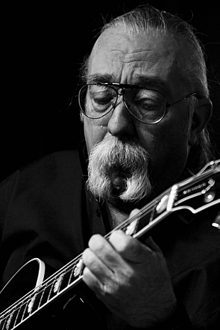 「ジェフ・“スカンク”・バクスター、来日公演をBillboard Liveで開催決定」