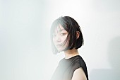 三浦透子「三浦透子、新曲「intersolid」MV公開　ドラマ『何かおかしい』主題歌」1枚目/3