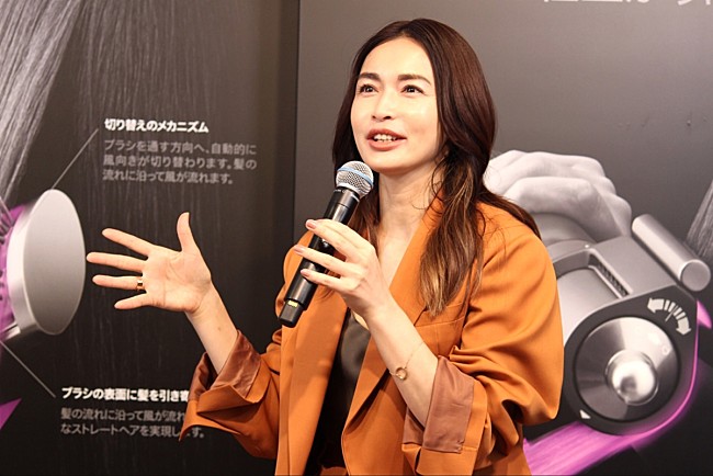 「長谷川京子「新しいことをすると賛否がありますが…」　「私にとって変化は楽しいものでしかない」」1枚目/1