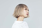 竹内アンナ「竹内アンナ、1980年代をオマージュしたニューレトロサウンドな新曲「泡沫SUMMER」7月2日配信」1枚目/1