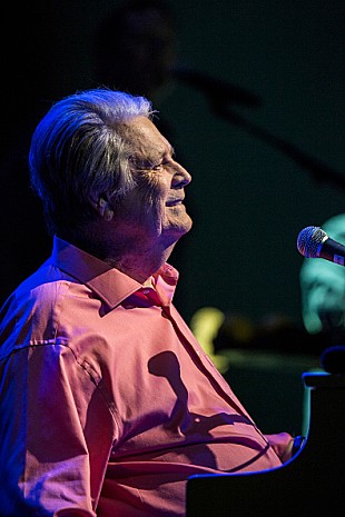 「ブライアン・ウィルソン、80歳の誕生日にエルトン・ジョンやボブ・ディランなどが動画で祝福」