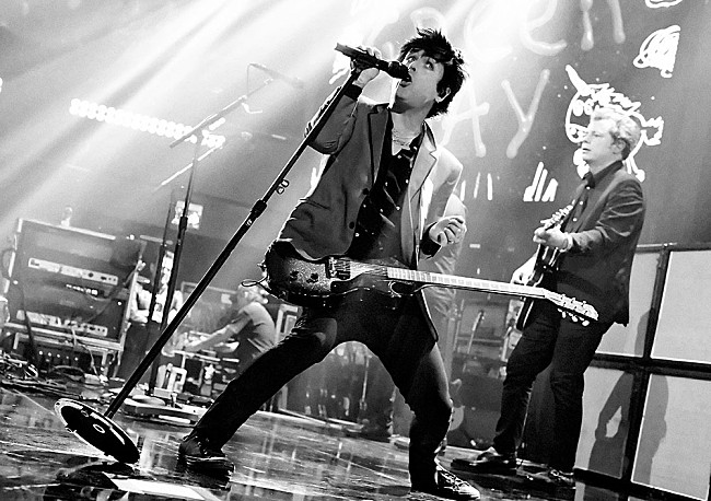 「グリーン・デイのビリー・ジョー・アームストロング、「アメリカ国籍を離脱する」とライブで宣言」1枚目/1