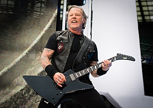 「メタリカ、『ストレンジャー・シングス』のエディと「マスター・オブ・パペッツ」を演奏するデュエット動画を投稿」