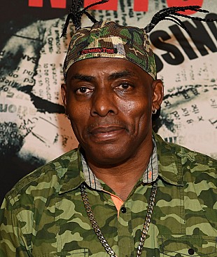 「クーリオ、「ギャングスタズ・パラダイス」MVの再生回数が10億回突破」