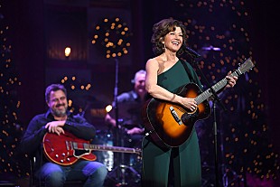 「エイミー・グラント、米ナッシュビルで自転車事故に遭い入院」