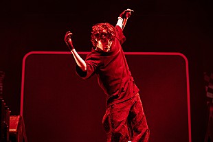 「J-HOPE、【ロラパルーザ】ヘッドライン・ステージで最新ソロ曲やBTS全米No.1曲を披露」