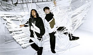 「Creepy Nuts、アニメOPテーマ「堕天」MVでワイヤーアクションに初挑戦」