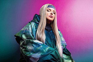 「トーンズ・アンド・アイ、ディスコ調のファンキーな新曲「チャーリー」解禁」