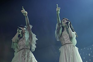 「＜ライブレポート＞ClariS、多彩な楽曲で描いた“クララとカレン”の物語」
