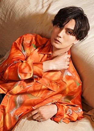 「加藤和樹、オフコースの名曲「秋の気配」をカバー」
