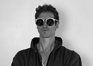 「ルイス・コール、4年ぶりの新作『Quality Over Opinion』完成＆ファンキーな先行曲解禁」