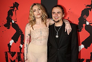 「故マイケル・ジャクソン、64歳の誕生日に息子プリンスと娘パリスがSNSでお祝いメッセージ」