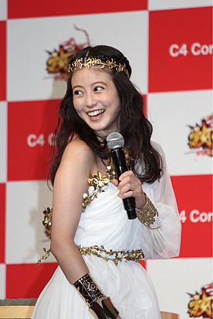 「今田美桜、真っ白な女神風衣装で登場　“放置された経験”は「会話。瞬時に追い付けない」」