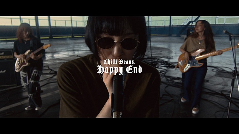 Chilli Beans.「Chilli Beans.、「HAPPY END」MV公開　『ZONe』コラボ缶が当たるキャンペーンスタート」1枚目/2