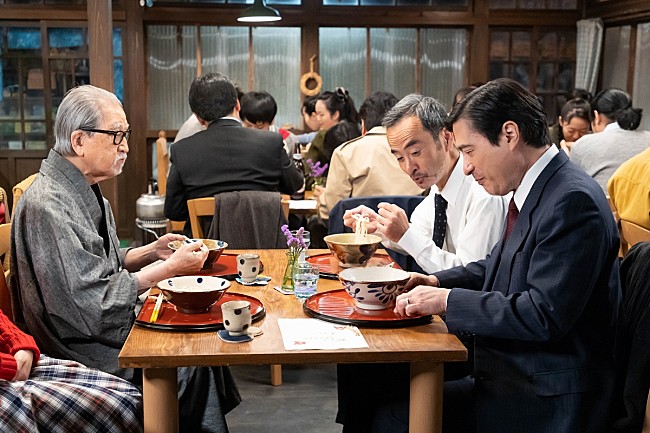 「ジョン・カビラ「ちむどんどん」に家族とサプライズ出演　「ひそかに期待はしておりましたが、『まさかや～～～！』」」1枚目/1