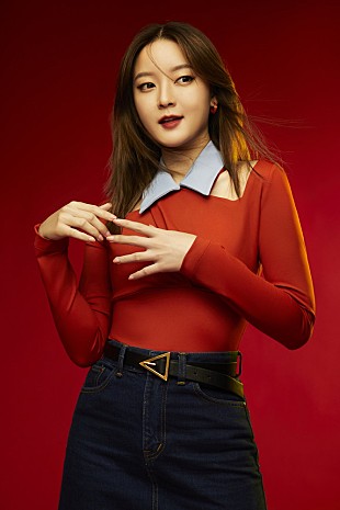 「タイのシンセ・ポップの女王、INK WARUNTORN待望の来日公演決定　ゲストにはTHREE1989」