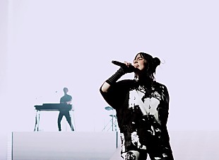 「ビリー・アイリッシュ、最新ツアーから「I Didn't Change My Number」と「Therefore I Am」の公式映像解禁」