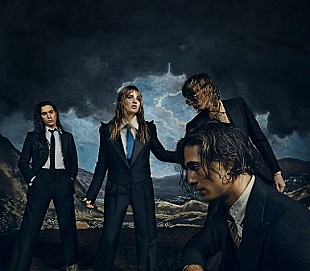 「マネスキン、メンバーが迫真の演技を見せる「ザ・ロンリエスト」MV公開」