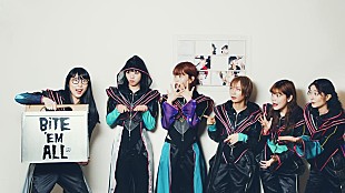 「BiSH、『悲しみよとまれ』初回生産限定盤の開封動画公開」