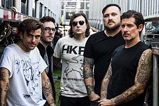 「マイケミらのメンバーによるL.S. Dunes、新曲「Bombsquad」のライブ映像公開」