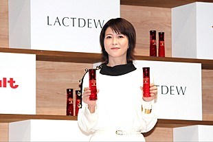 「森高千里、デビュ－35周年に「今でも、好きな歌を歌えていることって奇跡」　「最近ではホットヨガに行っている」」