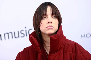 「ビリー・アイリッシュ、交際が噂されるジェシー・ラザフォードとの2ショット写真投稿」