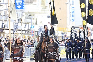 「“信長”木村拓哉に１万５千人が大歓声　伊藤英明と「ぎふ信長まつり」に参戦」