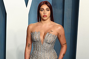 「マドンナの娘がLolahol名義でデビューEP『Go』をリリース」