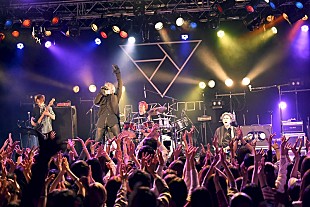 「fuzzy knot、VR映像配信スタート　初の全国ツアー【BLACK SWAN】ファイナルを完全収録」